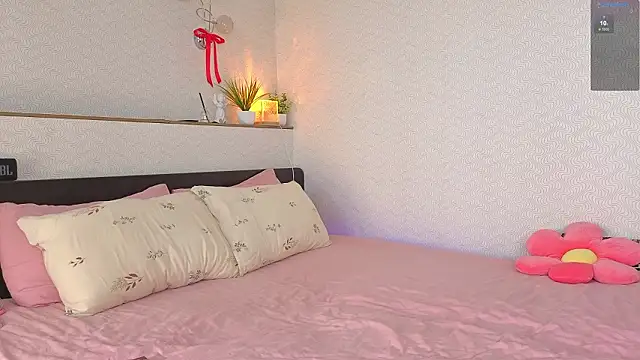 Snapshot of charlottacardi chatting on February 23, 2026, 5:05 am charlottacardi online show from February 23, 2026, 5:05 am