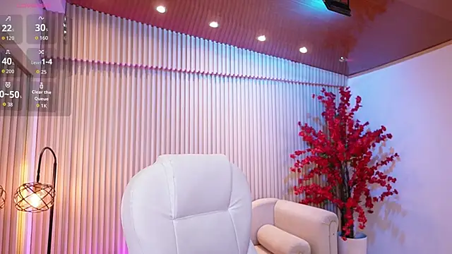 GiaNovak online show from October 27, 2025, 11:47 am