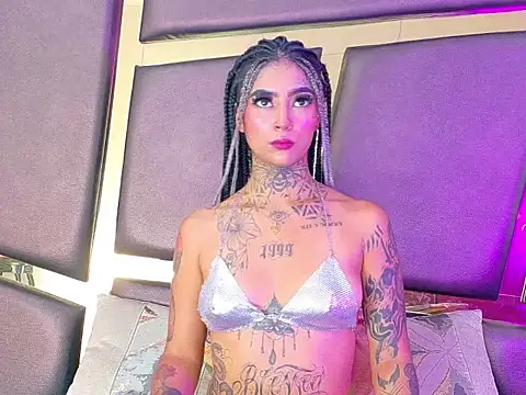 EmilieLake online show from September 25, 2025, 4:21 pm