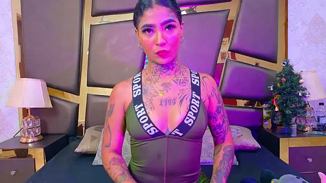 EmilieLake online show from December 13, 2025, 8:47 pm