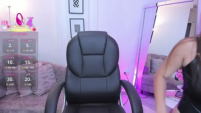 issi loren online show from November 8, 2025, 7:56 pm