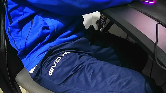 Pennellone98 online show from November 7, 2025, 2:17 pm