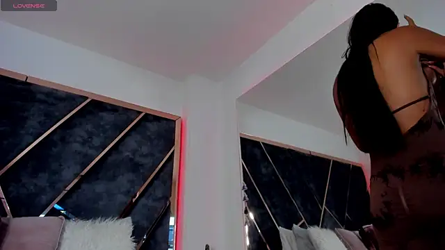 Snapshot of SusanaHenao chatting on October 6, 2025, 6:49 pm SusanaHenao online show from October 6, 2025, 6:49 pm
