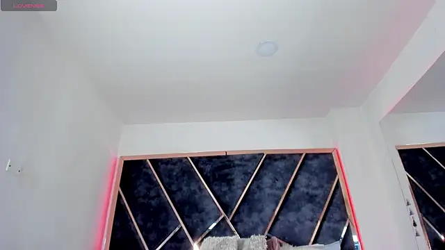 SusanaHenao online show from November 21, 2025, 5:11 pm