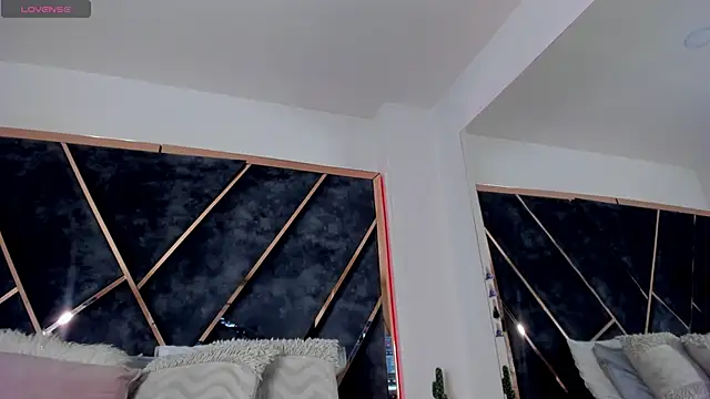 SusanaHenao online show from December 3, 2025, 6:28 pm