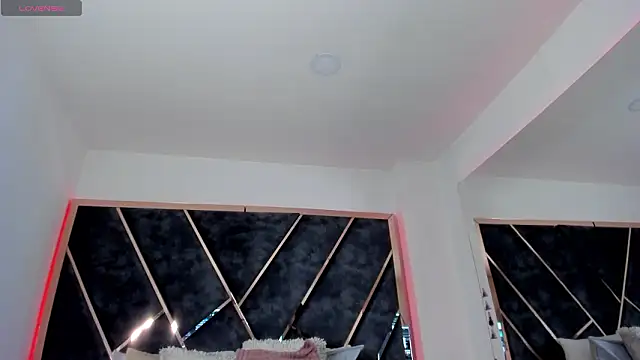 SusanaHenao online show from March 26, 2026, 5:07 pm