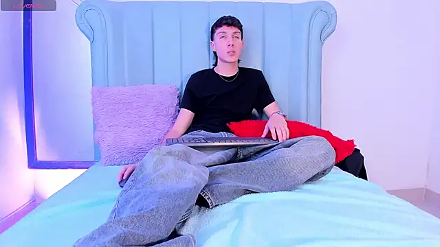 LittleDanny  online show from April 24, 2026, 8:55 pm