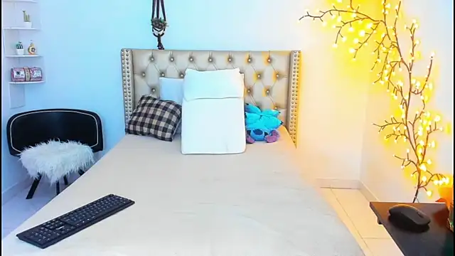 LenaStylesOA online show from October 5, 2025, 12:58 pm