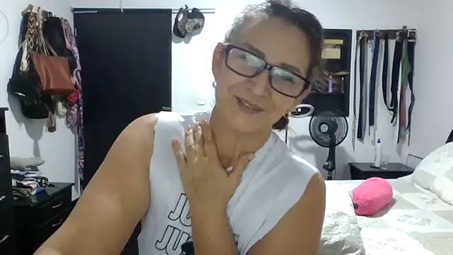 MiaVega online show from February 6, 2026, 8:23 pm