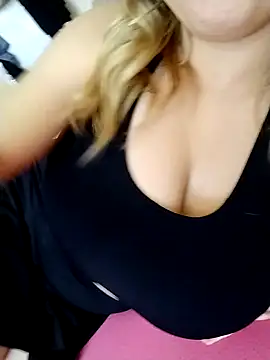 Snapshot of gamzeyak chatting on October 1, 2025, 1:17 pm gamzeyak online show from October 1, 2025, 1:17 pm