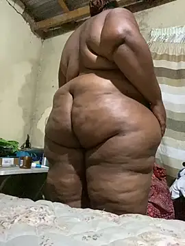 Curvycandy95 online show from April 7, 2026, 7:14 pm