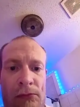 txfreak817 online show from December 2, 2025, 9:03 am