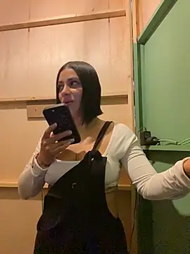 AlannaEvons online show from December 2, 2025, 6:36 pm