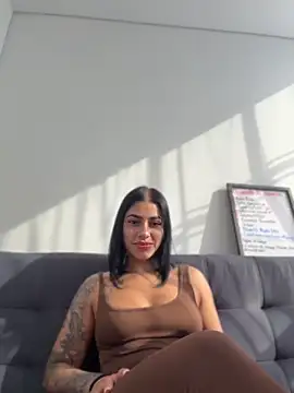 AlannaEvons online show from July 1, 2026, 9:03 pm