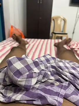 usermood2000 online show from October 9, 2025, 7:17 am