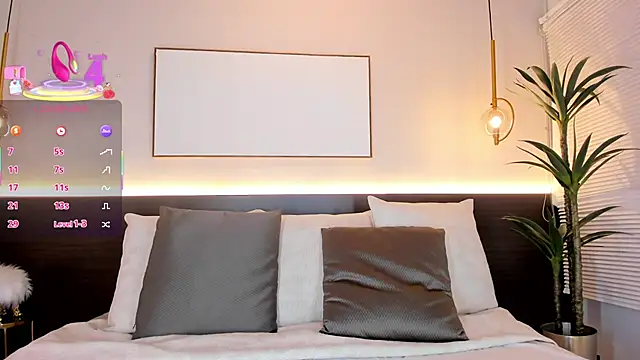 SolAvelar online show from October 25, 2025, 3:58 am