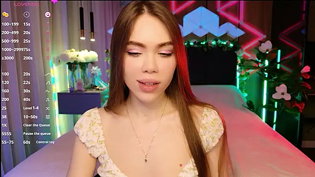 MimiFors online show from October 17, 2025, 1:46 pm