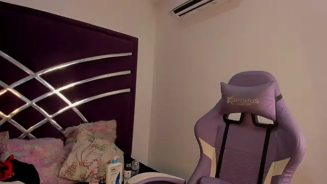 babilett online show from April 18, 2026, 8:31 pm