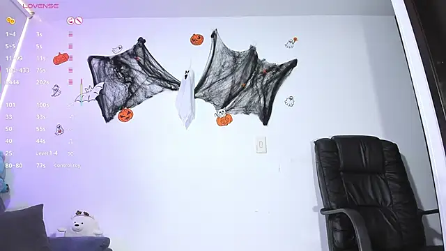 ValerieInk online show from October 31, 2025, 1:01 pm