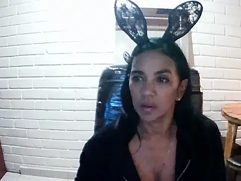 MiiaVelasquez online show from October 16, 2025, 3:51 am