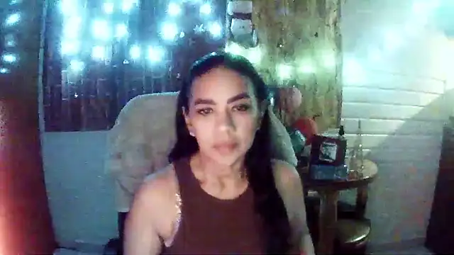 MiiaVelasquez online show from December 19, 2025, 4:19 am