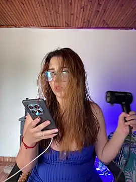 CoraVibes online show from September 17, 2025, 8:21 pm