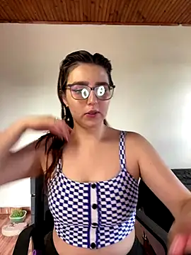 CoraVibes online show from September 28, 2025, 7:52 pm