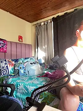 CoraVibes online show from December 17, 2025, 12:00 pm