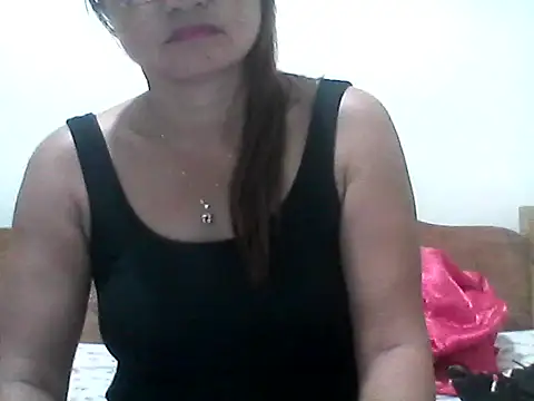 nathalie0045 online show from March 10, 2026, 10:04 pm