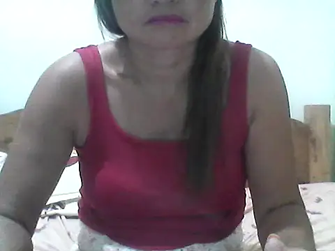 Snapshot of nathalie0045 chatting on May 4, 2026, 10:33 am nathalie0045 online show from May 4, 2026, 10:33 am