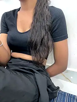 cute parii  online show from September 13, 2025, 1:33 pm