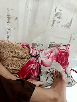 cute parii  online show from September 18, 2025, 8:33 pm