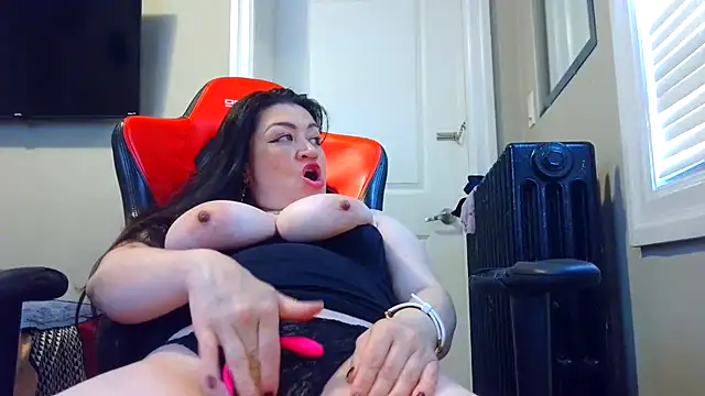 sharoldfox19 online show from April 14, 2026, 8:15 pm