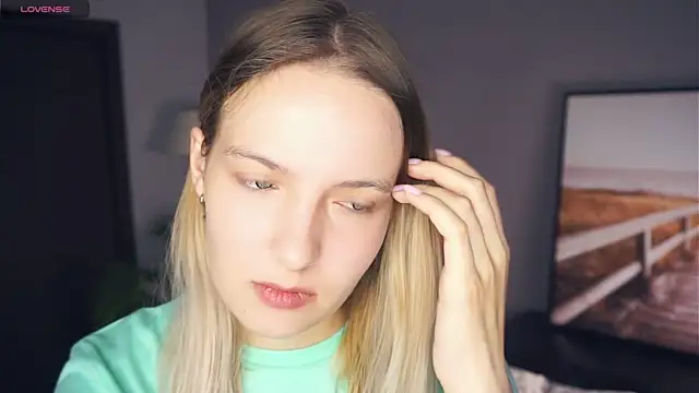 HongTomczak online show from September 9, 2025, 6:35 am