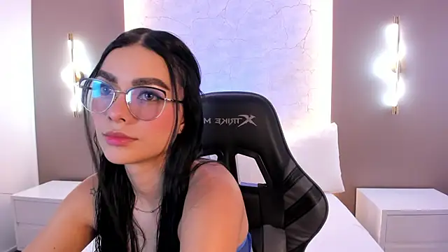 Snapshot of emily_tolson chatting on December 22, 2025, 7:22 pm emily tolson online show from December 22, 2025, 7:22 pm