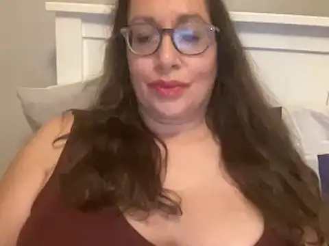 Snapshot of RosaFreya chatting on September 22, 2025, 5:48 pm RosaFreya online show from September 22, 2025, 5:48 pm