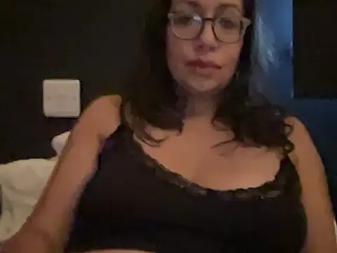 Snapshot of RosaFreya chatting on February 7, 2026, 9:46 am RosaFreya online show from February 7, 2026, 9:46 am