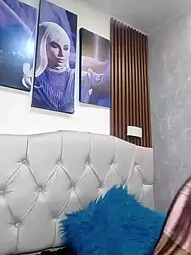 Sophi Thaylorr online show from October 8, 2025, 1:42 pm