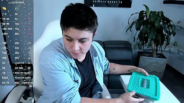 IanGilbert online show from September 19, 2025, 8:09 pm