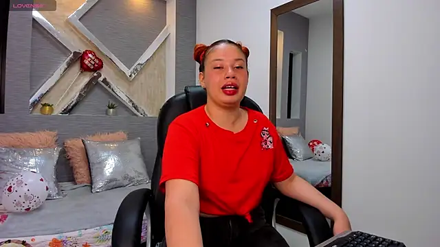Snapshot of roxana_santini chatting on October 2, 2025, 2:35 pm roxana santini online show from October 2, 2025, 2:35 pm