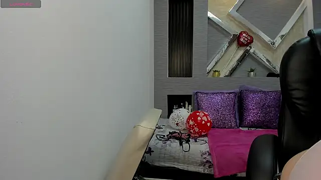 Snapshot of roxana_santini chatting on October 9, 2025, 2:48 pm roxana santini online show from October 9, 2025, 2:48 pm