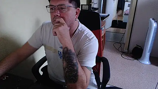 blueandwhite1 online show from November 6, 2025, 4:08 pm