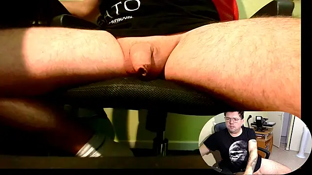 blueandwhite1 online show from November 15, 2025, 10:23 am