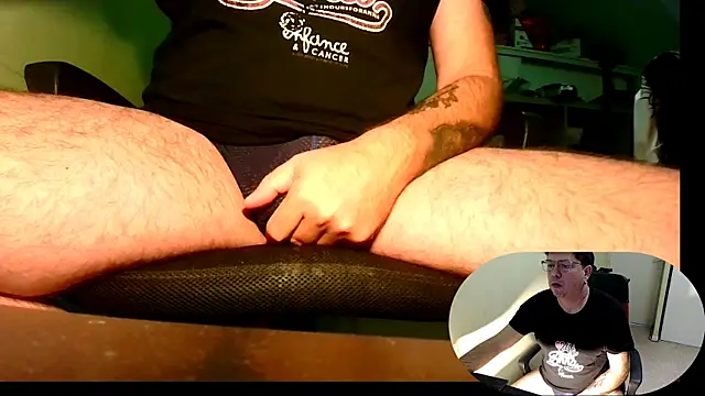 blueandwhite1 online show from November 19, 2025, 8:14 am