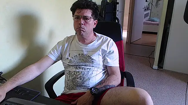 blueandwhite1 online show from April 8, 2026, 2:28 pm