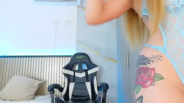 Sammy Lovee online show from October 7, 2025, 7:44 pm