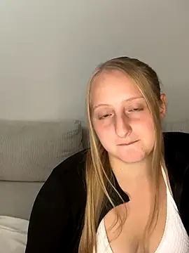 young hailey online show from September 12, 2025, 7:52 am