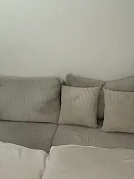 young hailey online show from September 18, 2025, 7:43 am