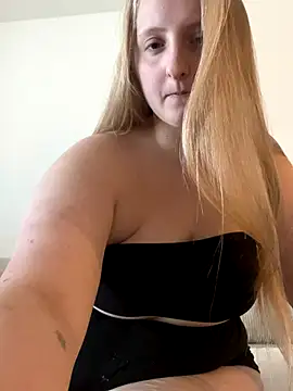 young hailey online show from October 17, 2025, 7:55 am