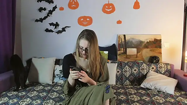 WonderConnie1 online show from October 28, 2025, 9:28 pm